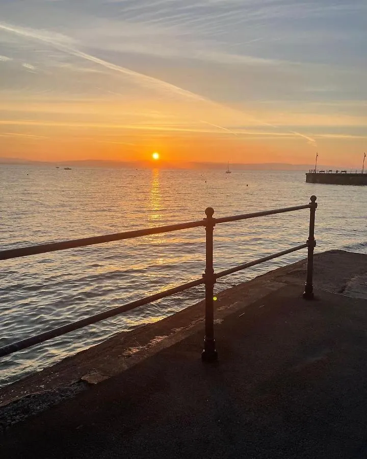 Sea Watch Seafront Holiday House Villa The Mumbles United Kingdom